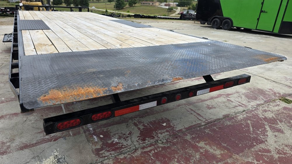 24' x  East Texas Trailers  Equipment Trailers - Equipment Trailers - Buy Repo Trailers